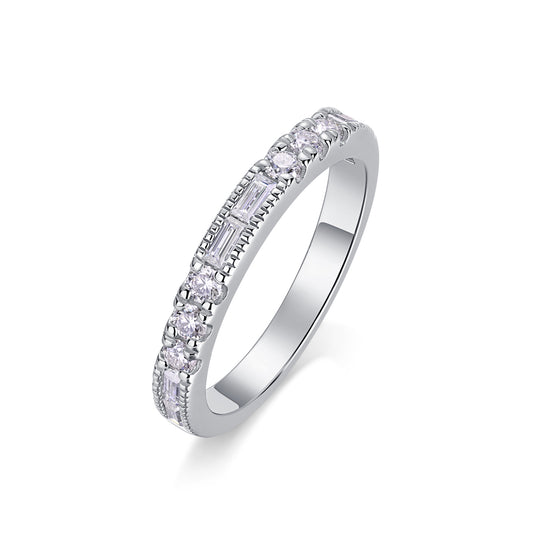 VERSATILE WHITE MOISSANITE BAND