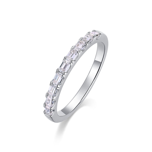 WHITE MOISSANITE BAGUETT BAND